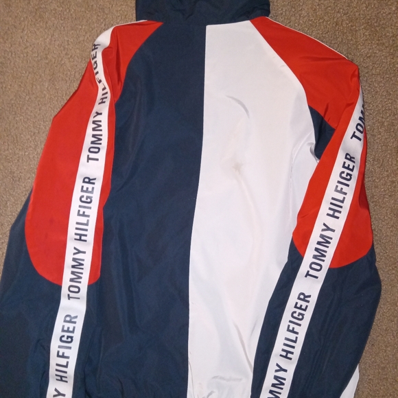 $25 Tommy Hilfiger size medium - Picture 2 of 3